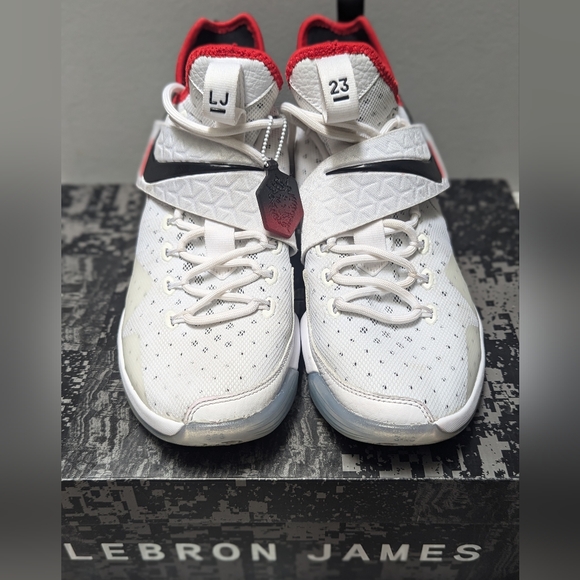 LeBron James 14 flip the switch - Picture 1 of 5
